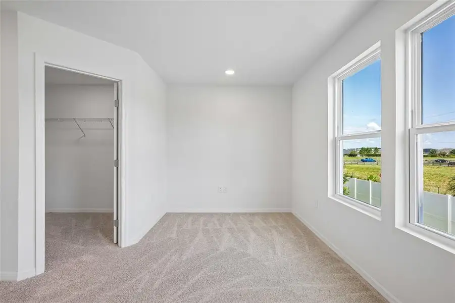 Spacious, unfurnished interior of a new home in Twin Oaks, Zephyrhills (Image 19).
