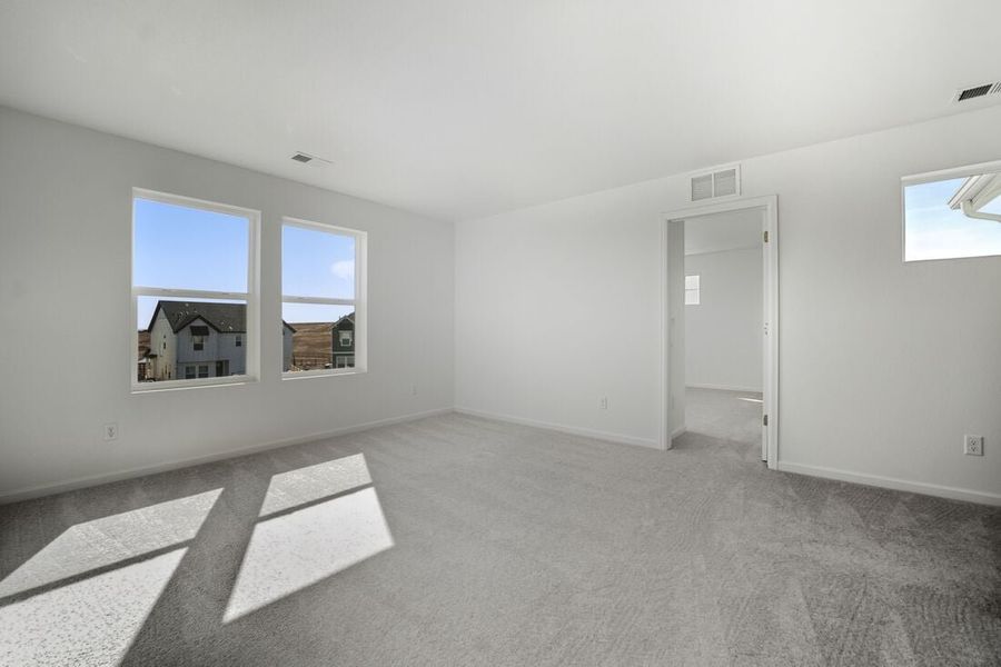 Spacious, unfurnished interior of a new home in Trailstone, Arvada (Image 18).