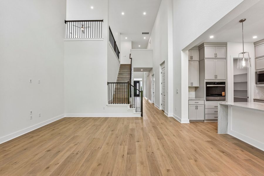 Spacious, unfurnished interior of a new home in Sauls Ranch, Round Rock (Image 14).