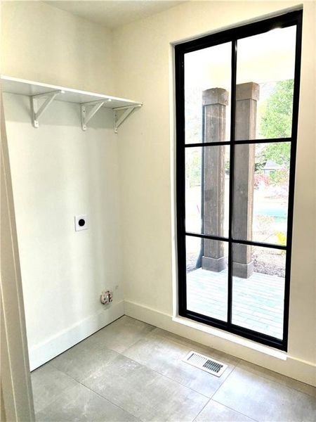 Spacious, unfurnished interior of a new home in , Roswell (Image 25).