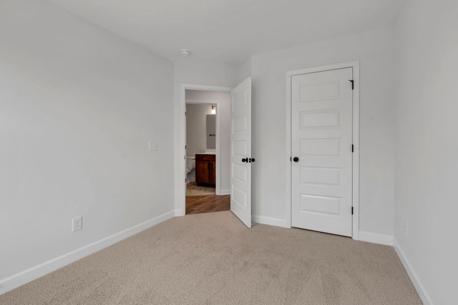 Spacious, unfurnished interior of a new home in Anderson Park, Hendersonville (Image 20).