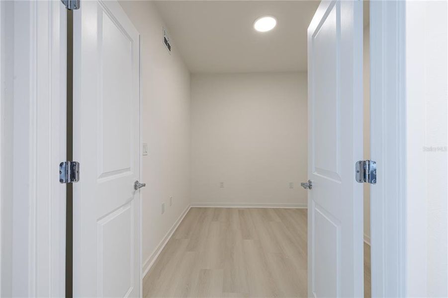 Spacious, unfurnished interior of a new home in , Orlando (Image 27).