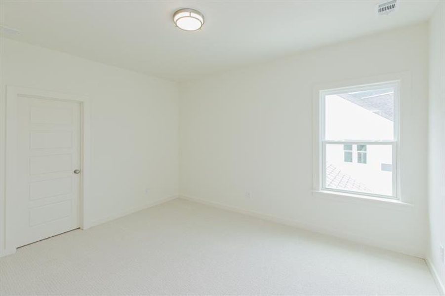 Spacious, unfurnished interior of a new home in , Gainesville (Image 26).