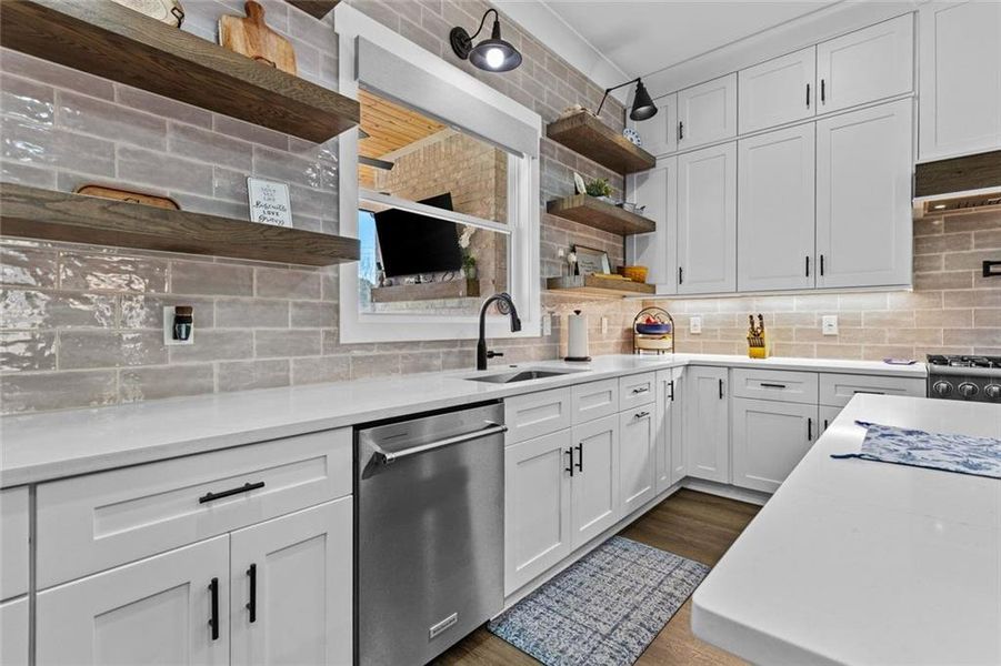 Furnished interior view inside a new home in , Bethlehem (Image 59).