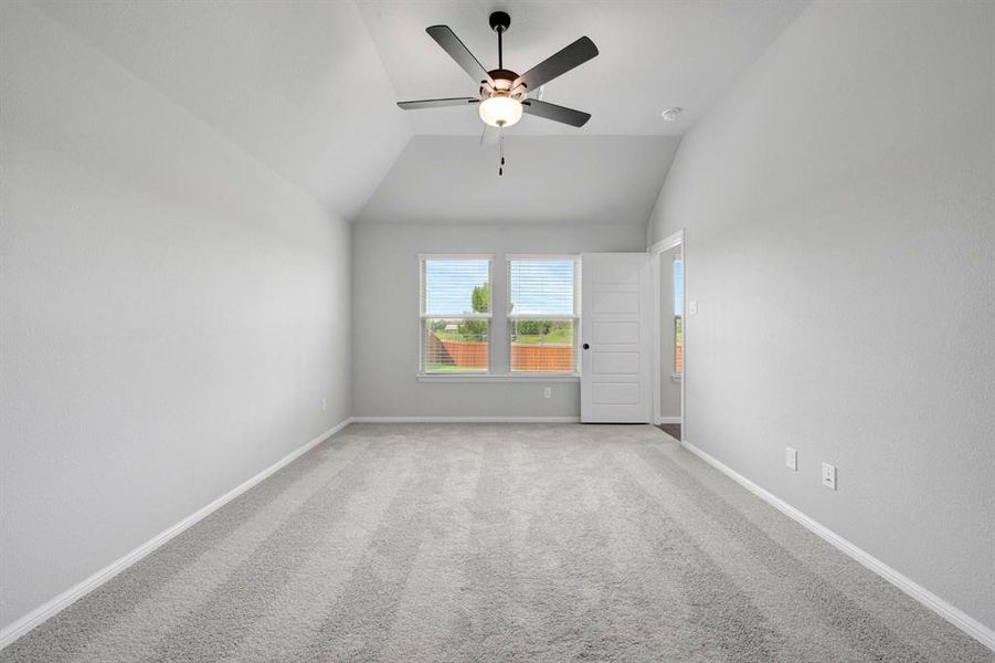 Spacious, unfurnished interior of a new home in Sanderos, Fort Worth (Image 38).