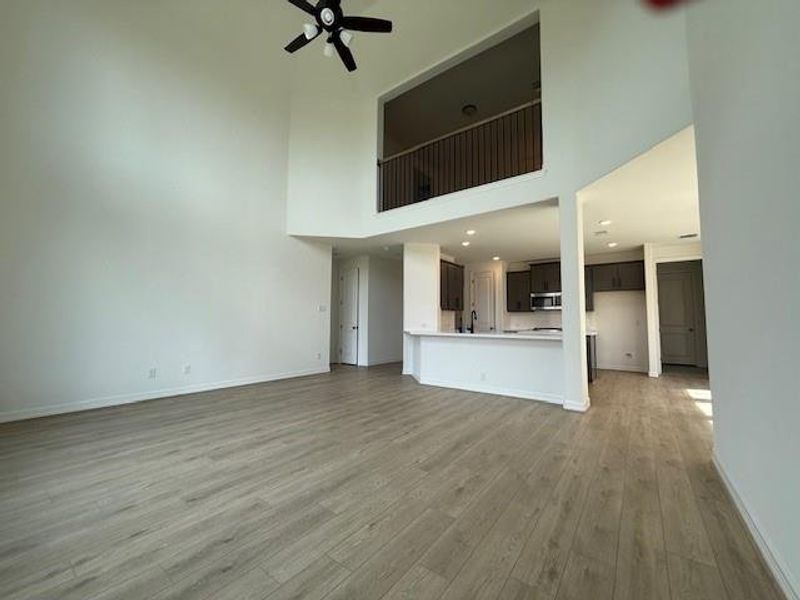 Spacious, unfurnished interior of a new home in Blue Heron Estates, Mont Belvieu (Image 12).