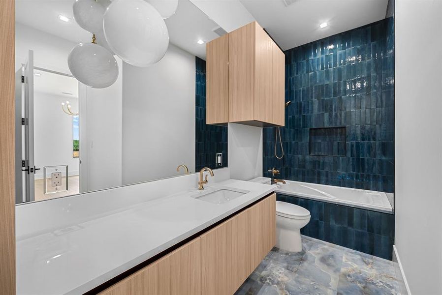 Furnished interior view inside a new home in , Southlake (Image 17).