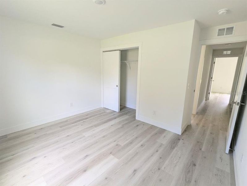 Spacious, unfurnished interior of a new home in , Fort Meade (Image 12).