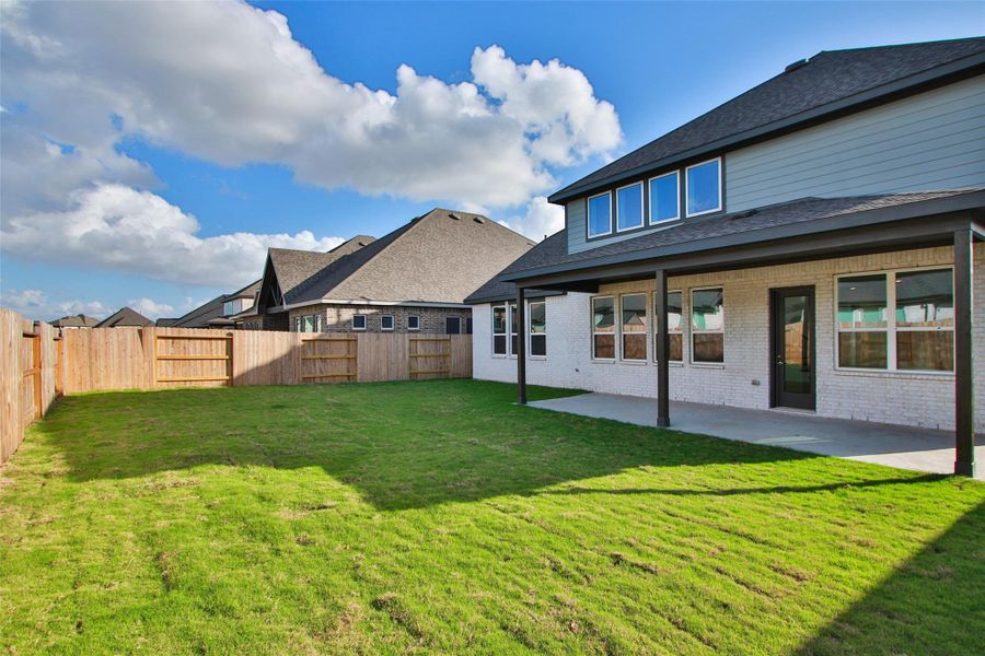 Exterior details and patio area of a home in Brookewater, Rosenberg (Image 3).