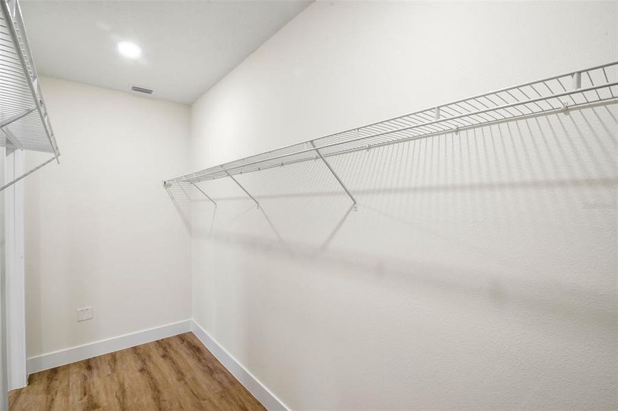 Spacious, unfurnished interior of a new home in , Orlando (Image 39).