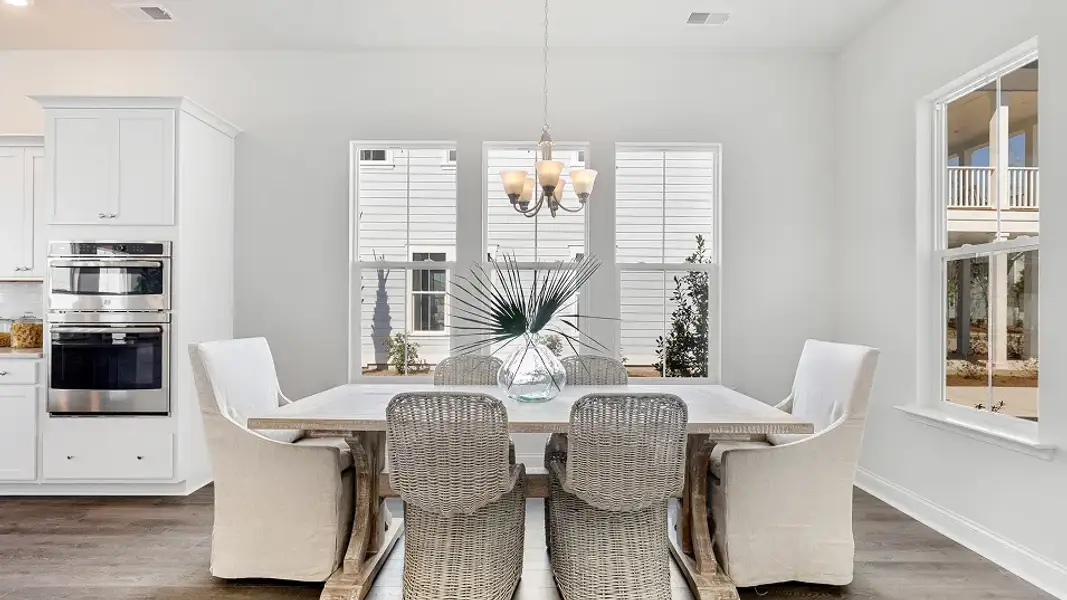 3033 Calhoun Dining 2of2 F1 9 22 25