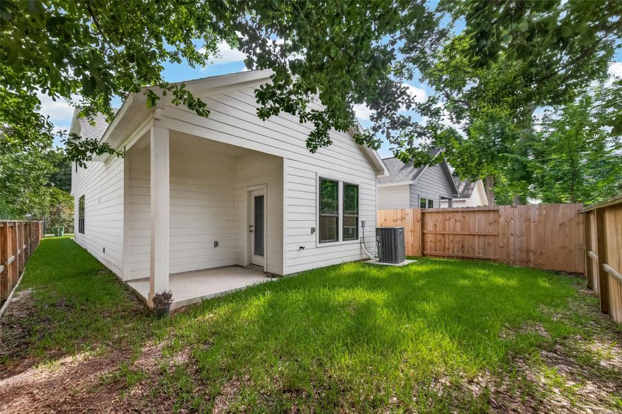 Exterior details and patio area of a home in , Houston (Image 20).