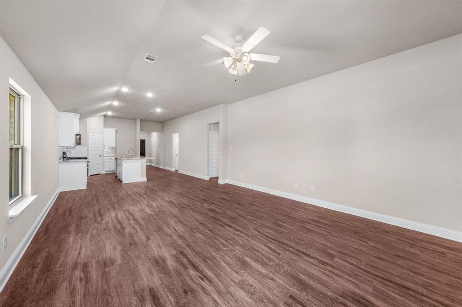 Spacious, unfurnished interior of a new home in Bridgepoint, Greenville (Image 25). Spacious, unfurnished interior of a new home in Bridgepoint, Greenville (Image 25).