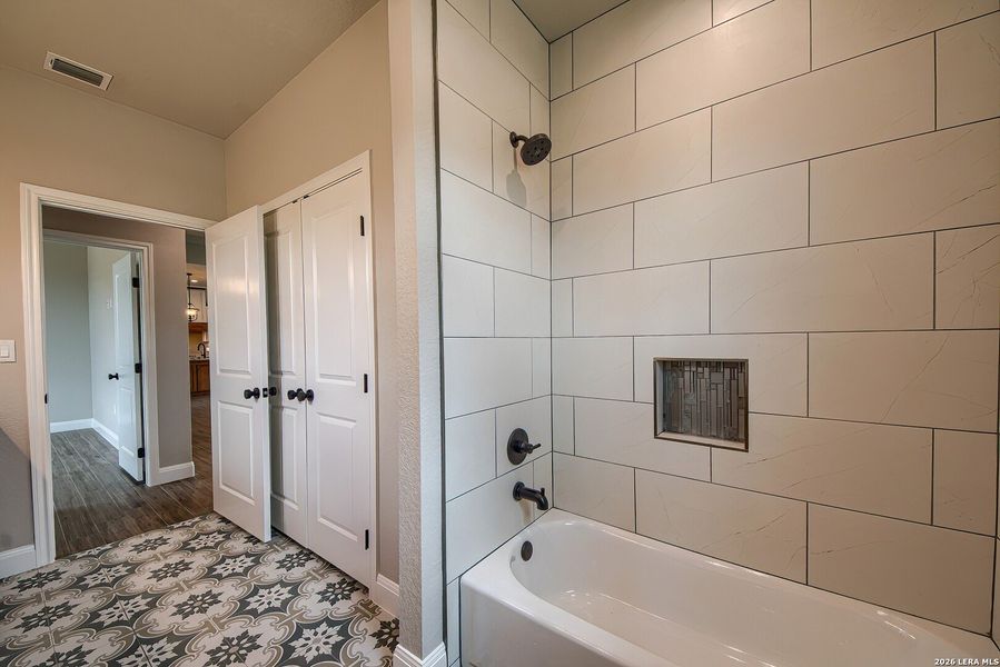Furnished interior view inside a new home in , La Vernia (Image 11).