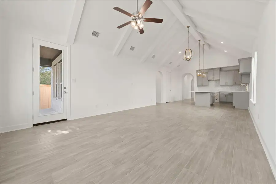 Spacious, unfurnished interior of a new home in Kresston, Montgomery (Image 11).