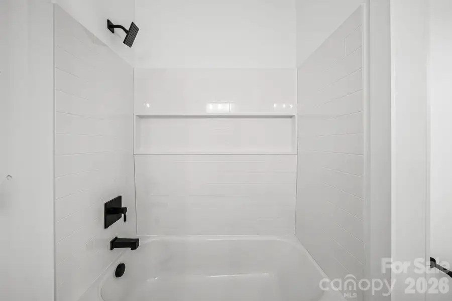 Second Bathroom/ Bathtub Second Bathroom/ Bathtub