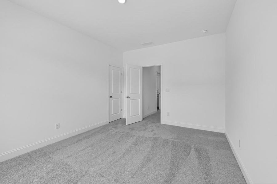Spacious, unfurnished interior of a new home in Auburn Glen, Dacula (Image 23).
