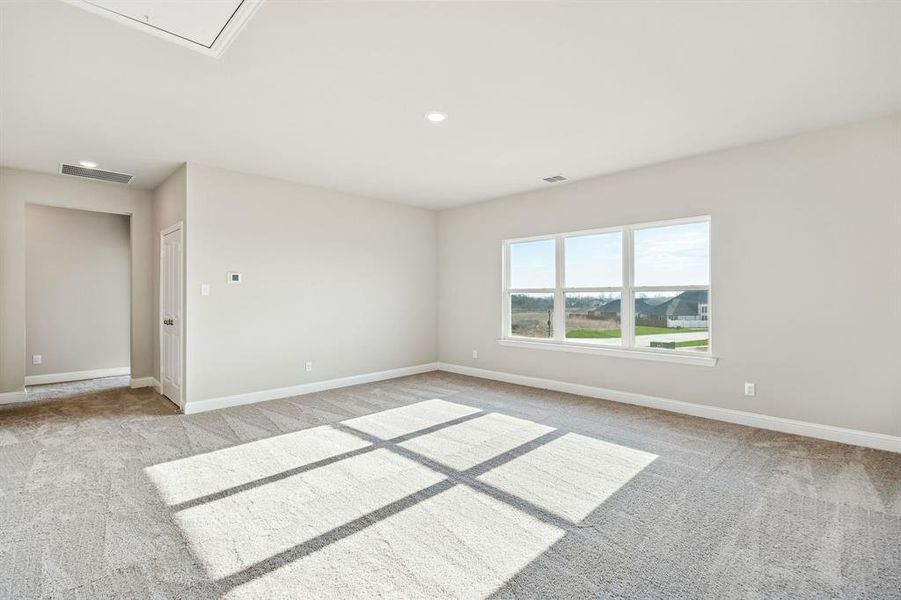 Spacious, unfurnished interior of a new home in Venetian, Weston (Image 24).