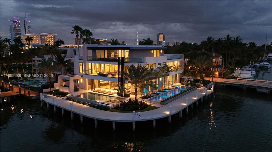 Condo located in Fort Lauderdale, FL showcasing its design and architecture (Image 38).