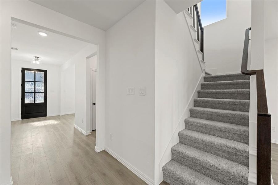 03. 745 Waterhouse - Entry