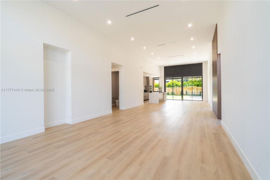 Spacious, unfurnished interior of a new home in , Miami (Image 19).