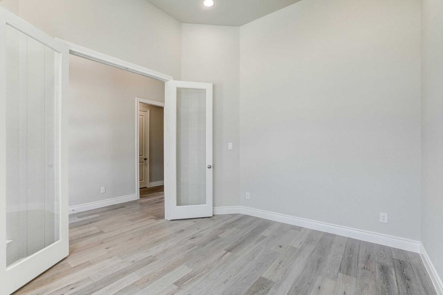 Representative unfurnished interior of a home built from the 2688 by Ravenna Homes in The Woodlands Hills 65′, Willis (Image 16).