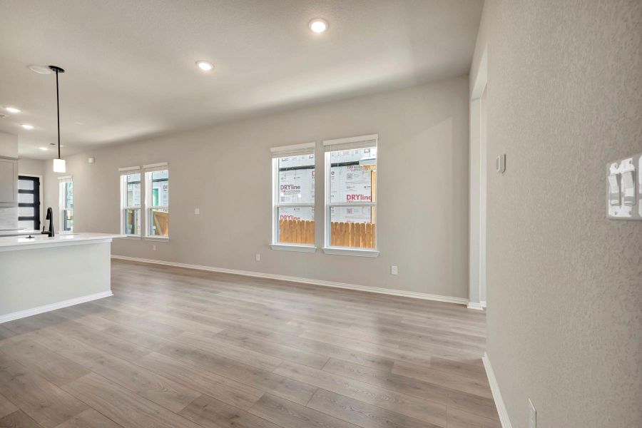 Spacious, unfurnished interior of a new home in Heritage, Dripping Springs (Image 15).