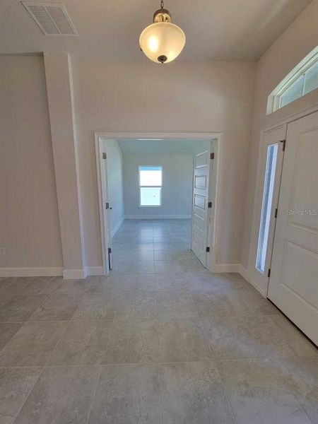 Spacious, unfurnished interior of a new home in Marion Oaks, Ocala (Image 14).