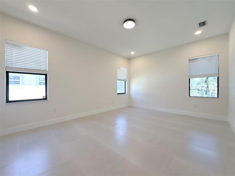 Spacious, unfurnished interior of a new home in , Port Charlotte (Image 33).