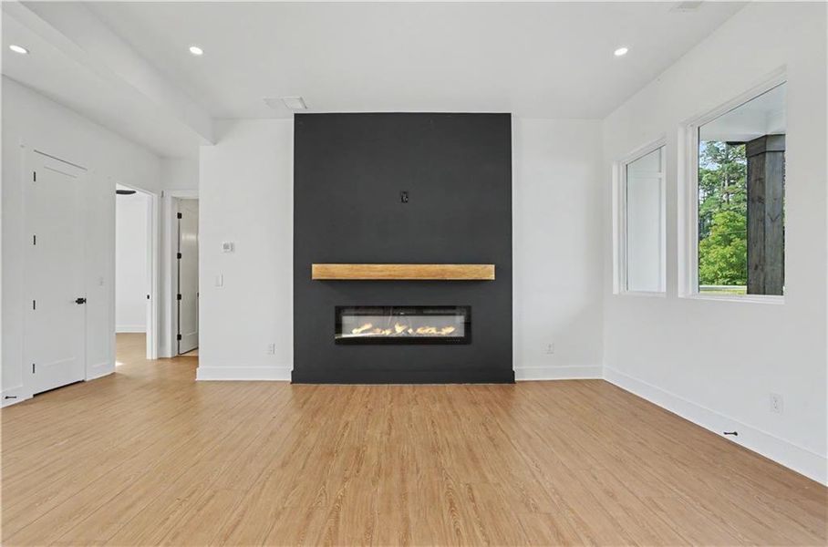 Spacious, unfurnished interior of a new home in , Gainesville (Image 18).