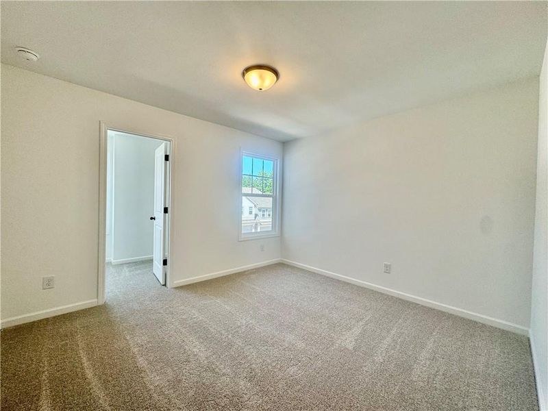 Spacious, unfurnished interior of a new home in Eastlyn Crossing, Flowery Branch (Image 22).