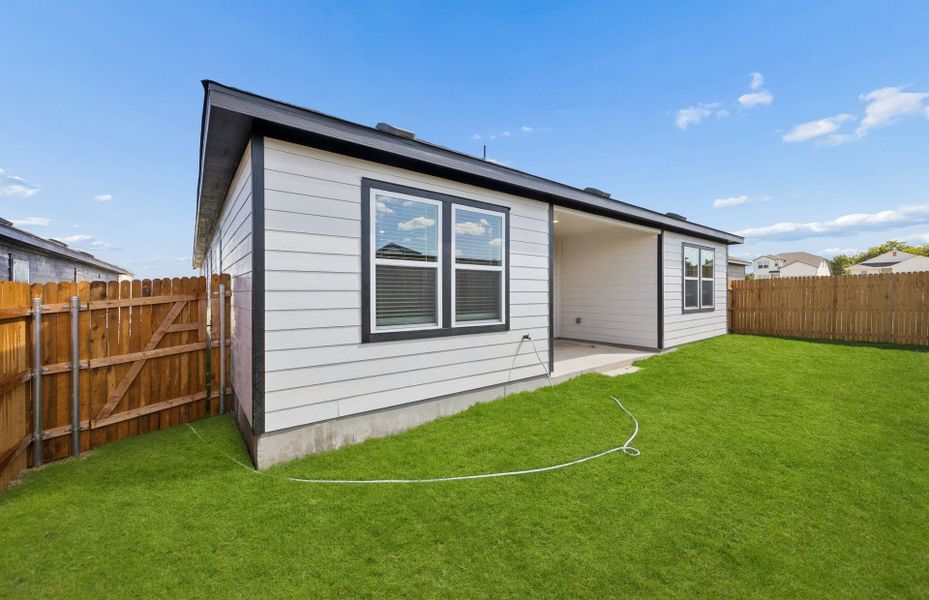 Exterior details and patio area of a home in Skyview, Belton (Image 4).