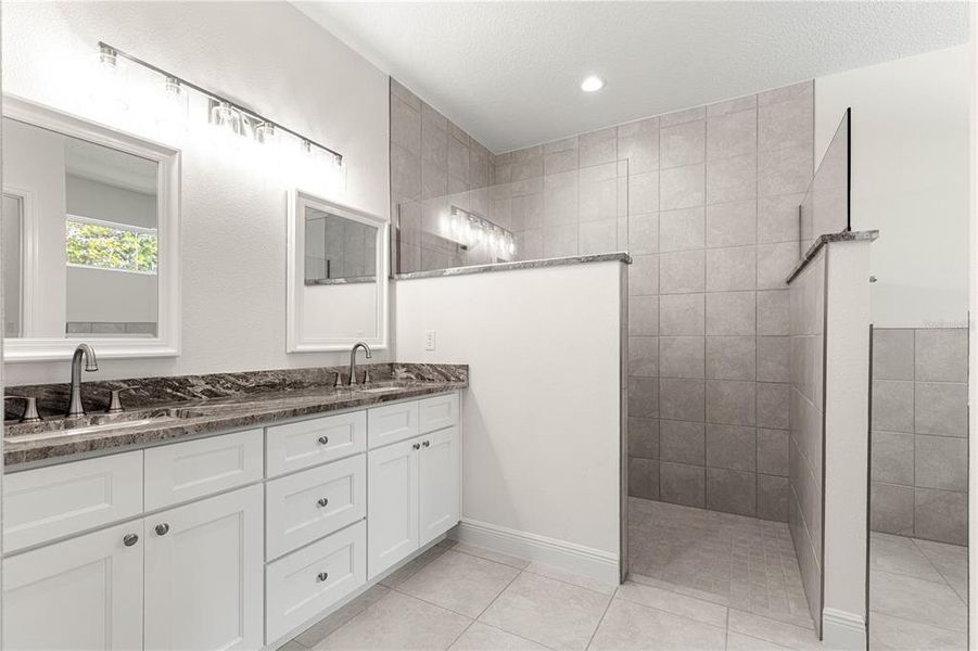 Furnished interior view inside a new home in , Dunnellon (Image 10).