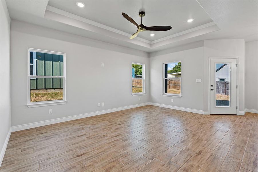 Spacious, unfurnished interior of a new home in , Granbury (Image 20).
