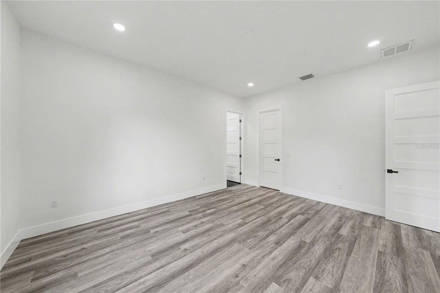 Spacious, unfurnished interior of a new home in , St. Petersburg (Image 38).