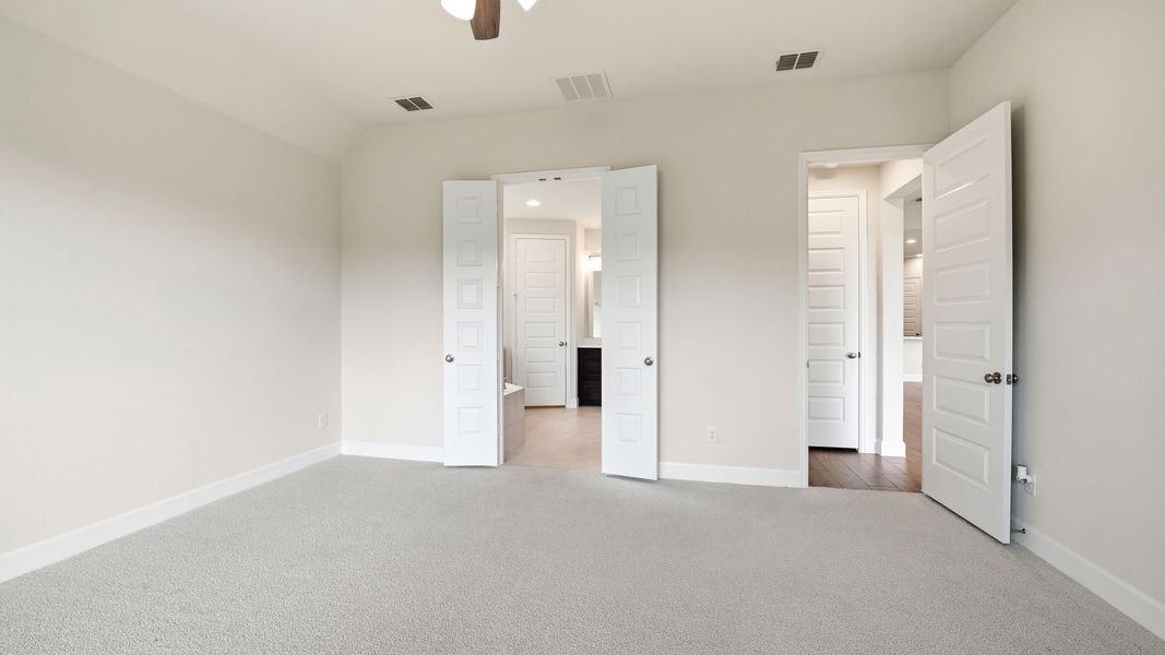 Spacious, unfurnished interior of a new home in Trinity Falls, McKinney (Image 21). Spacious, unfurnished interior of a new home in Trinity Falls, McKinney (Image 21).