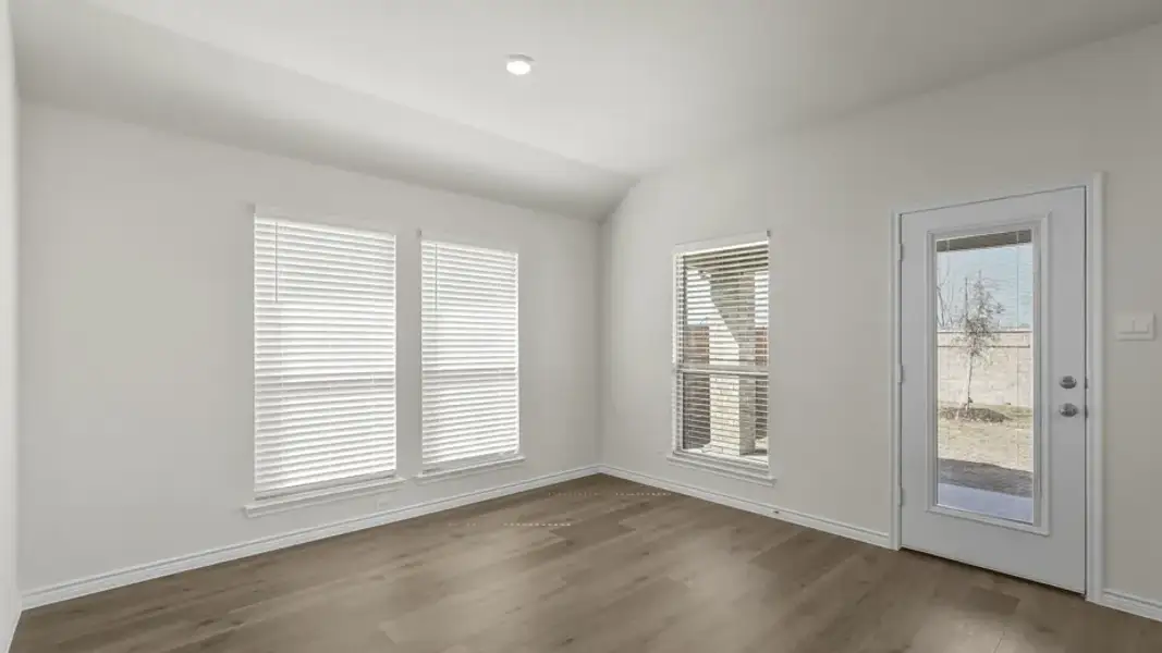 Spacious, unfurnished interior of a new home in Elevon, Lavon (Image 18).