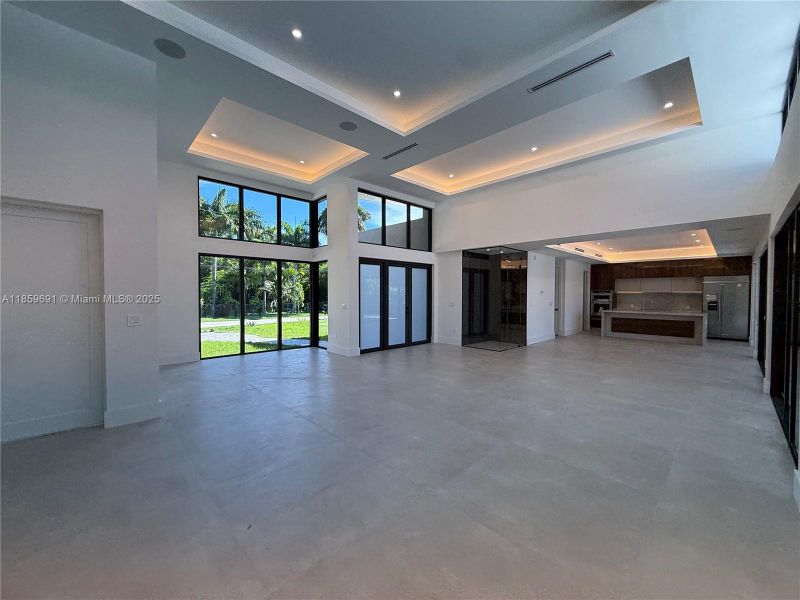 Spacious, unfurnished interior of a new home in , Miami (Image 43).