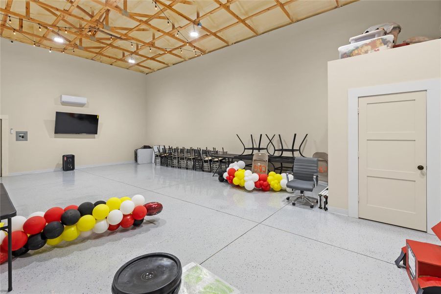 Community amenities in , Shepherd (Image 29).