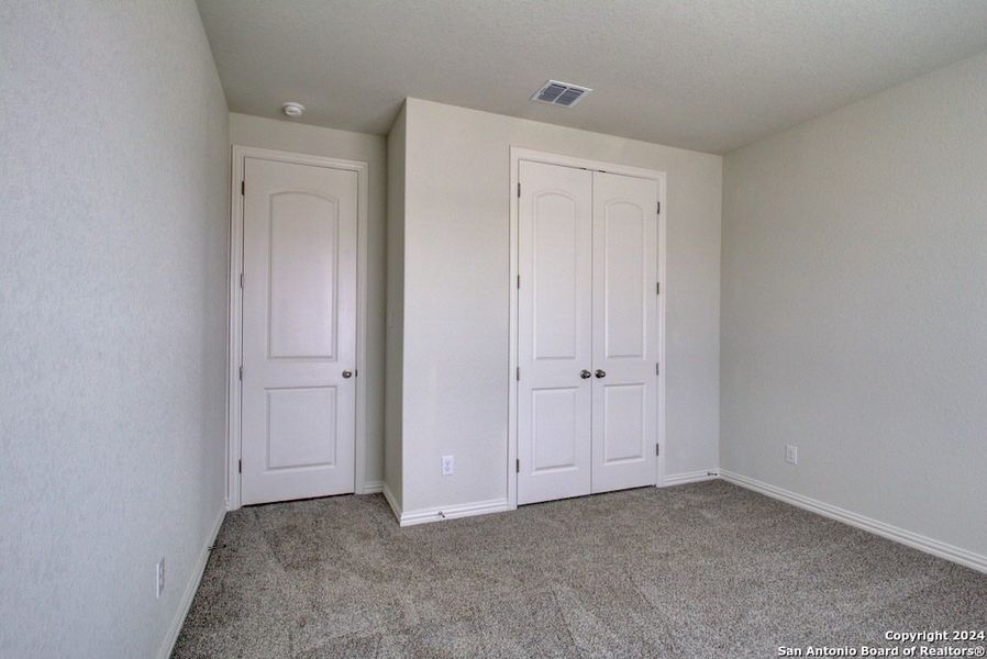 Spacious, unfurnished interior of a new home in Veranda, San Antonio (Image 25).