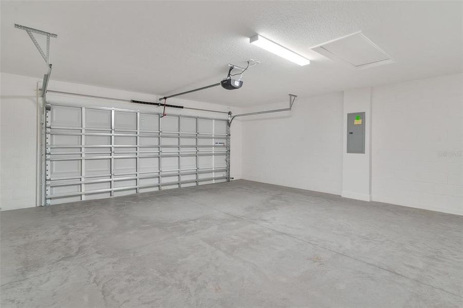 Spacious, unfurnished interior of a new home in , Leesburg (Image 36).