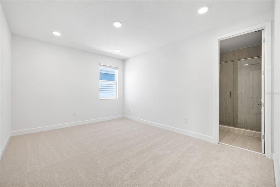 Spacious, unfurnished interior of a new home in , Winter Garden (Image 58).