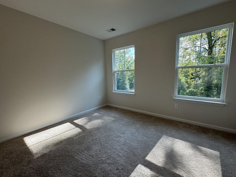 Spacious, unfurnished interior of a new home in Greenrich Mill, Simpsonville (Image 18).