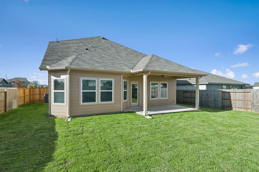 Exterior details and patio area of a home in Miller's Pond, Rosenberg (Image 4). Exterior details and patio area of a home in Miller's Pond, Rosenberg (Image 4).