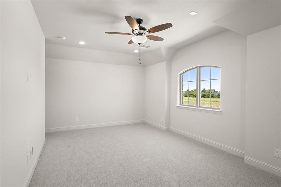 Spacious, unfurnished interior of a new home in The Retreat - Phase 1, Waxahachie (Image 15).