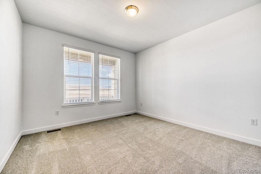 Spacious, unfurnished interior of a new home in Sunset Village, Erie (Image 10).