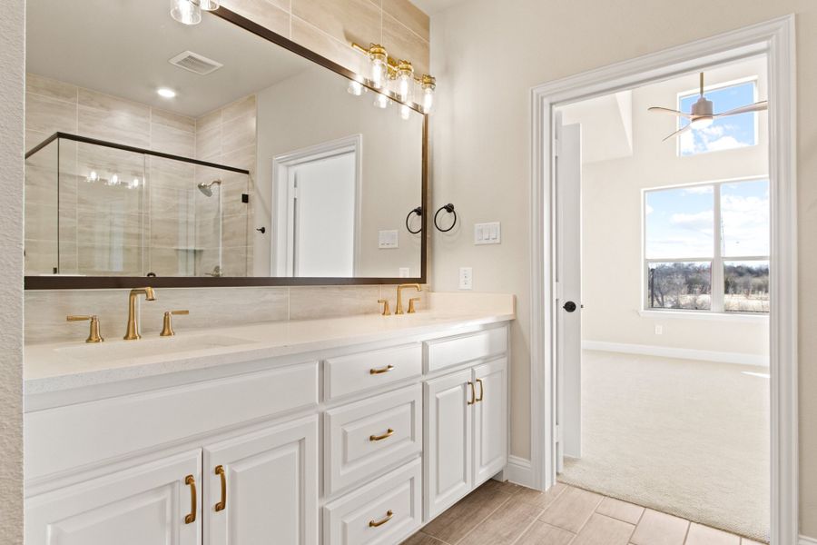 Furnished interior view inside a new home in Cottonwood Creek, Rowlett (Image 15). Furnished interior view inside a new home in Cottonwood Creek, Rowlett (Image 15).