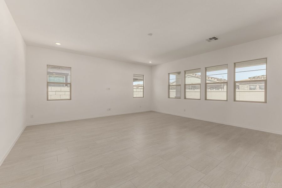 Spacious, unfurnished interior of a new home in Empire Pointe, Queen Creek (Image 10).