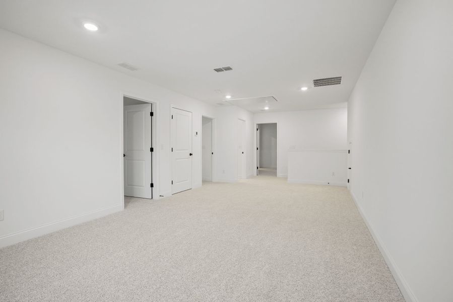 Spacious, unfurnished interior of a new home in Forest Creek, Waxhaw (Image 56).