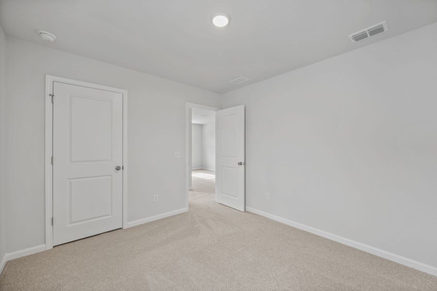 Spacious, unfurnished interior of a new home in Bradford Pointe, Summerville (Image 18).